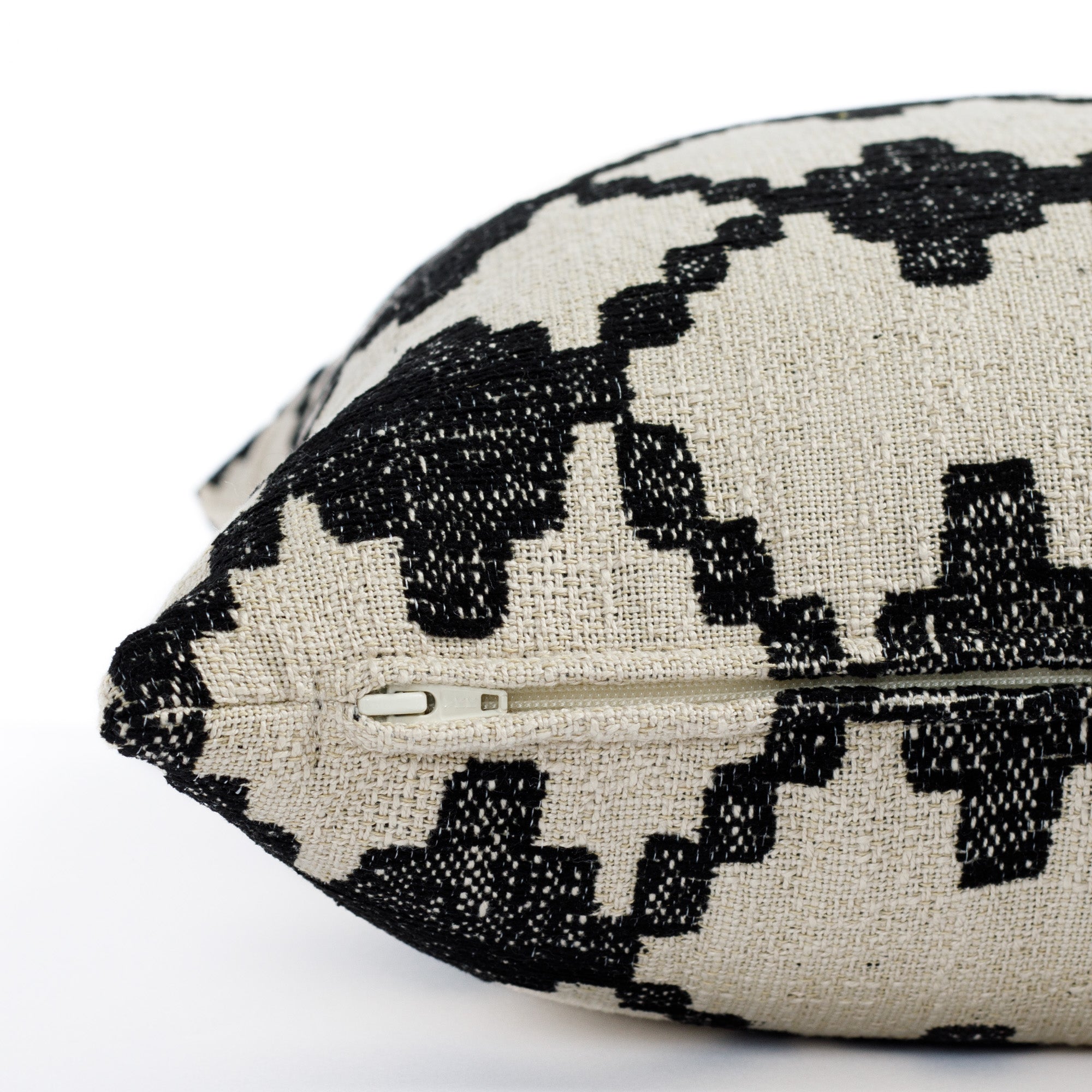 a black and burlap diamond trellis global patterned pillow : close up zipperview