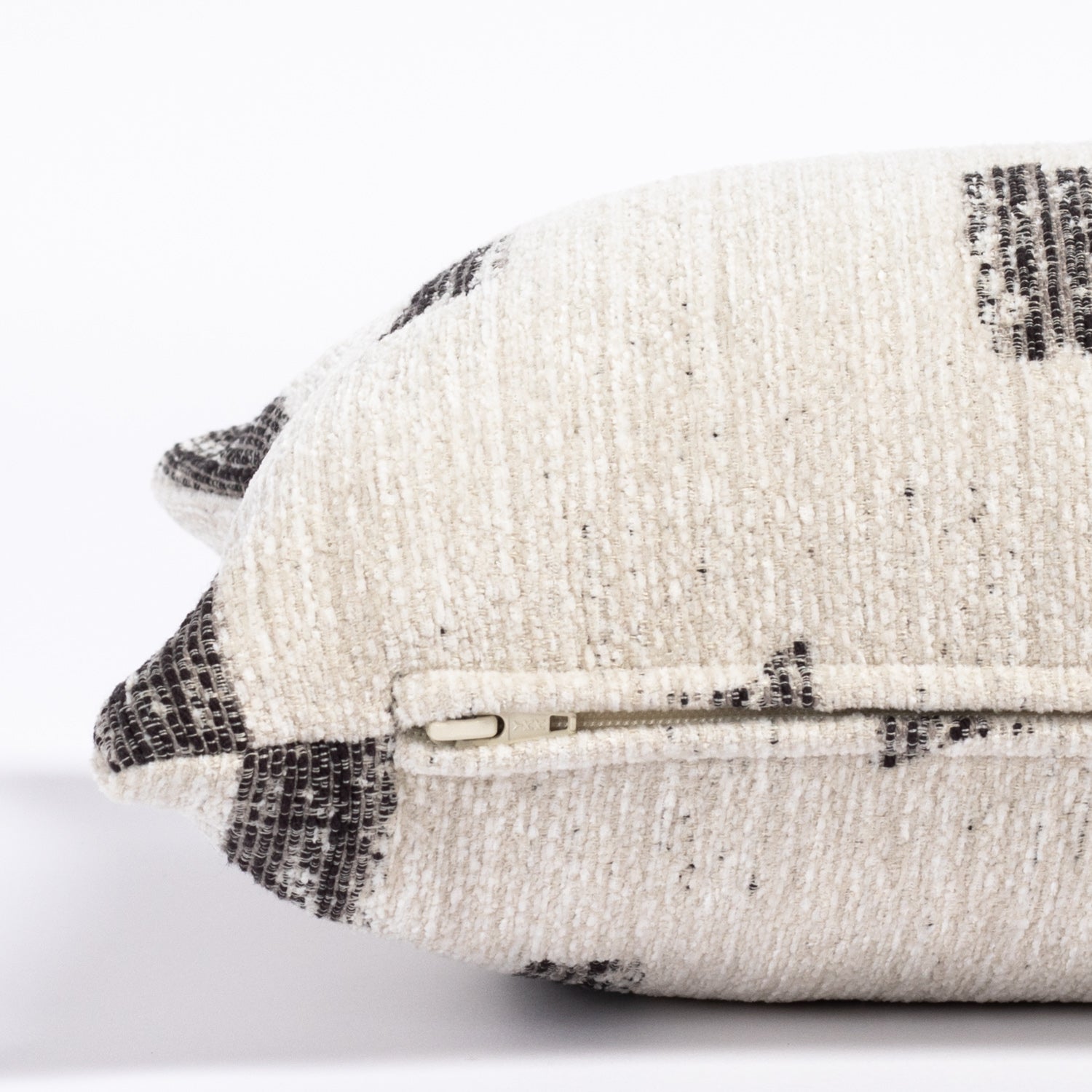 Stratus cream and black graphic lumbar pillow : zipper side