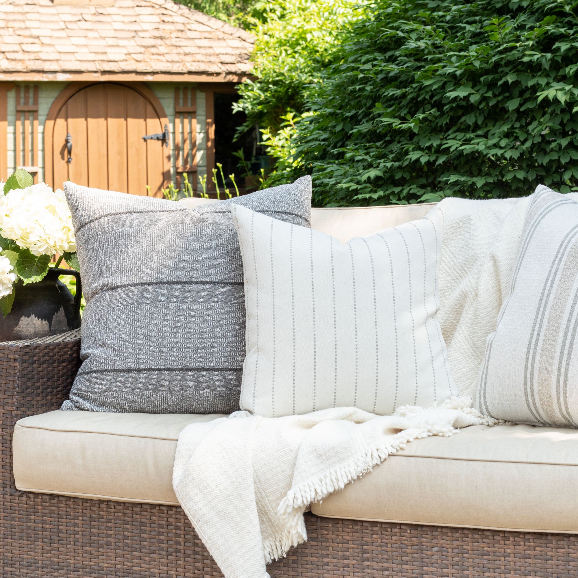 Fontana 20x20 Indoor Outdoor Pillow Linen With Insert