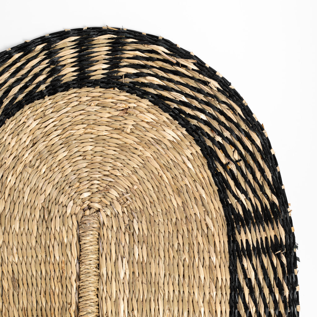 Fortuna Fan, a natural and black decorative fan : close up top