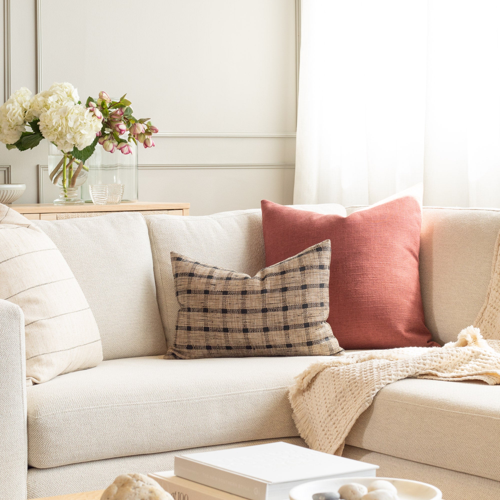 Lumbar pillow sofa clearance