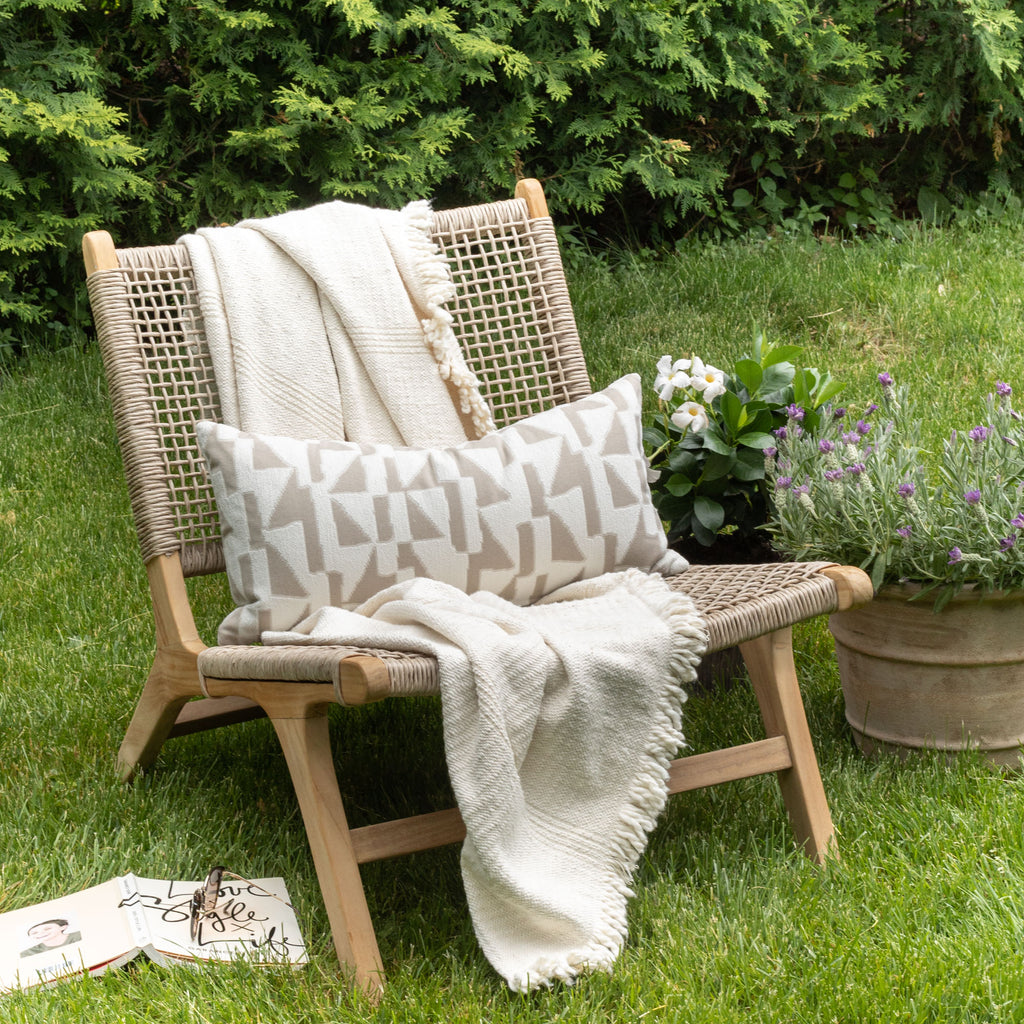 Outdoor vignette : modern graphic neutral outdoor pillow from Tonic Living